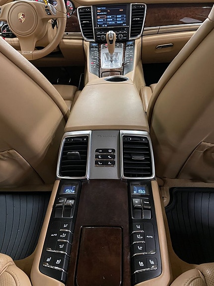 Porsche Panamera Turbo 17 of 27