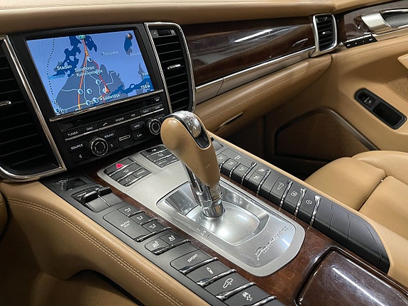 Porsche Panamera Turbo 22 of 27
