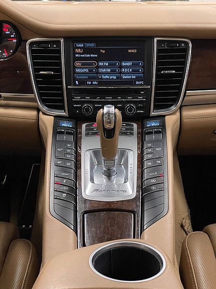 Porsche Panamera Turbo 18 of 27