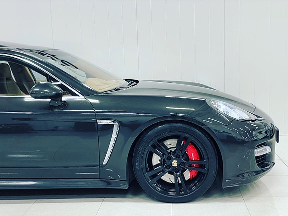 Porsche Panamera Turbo 10 of 27