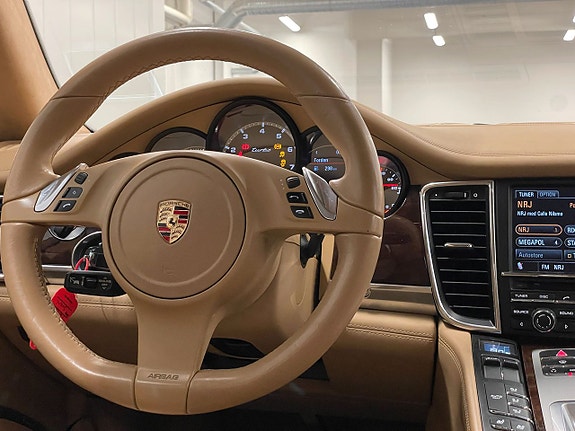 Porsche Panamera Turbo 12 of 27