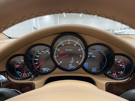 Porsche Panamera Turbo 13 of 27