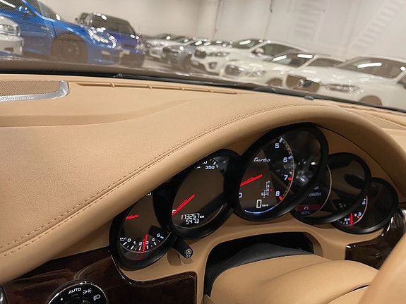 Porsche Panamera Turbo 20 of 27