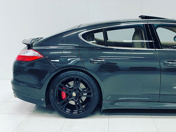 Porsche Panamera Turbo 8 of 27