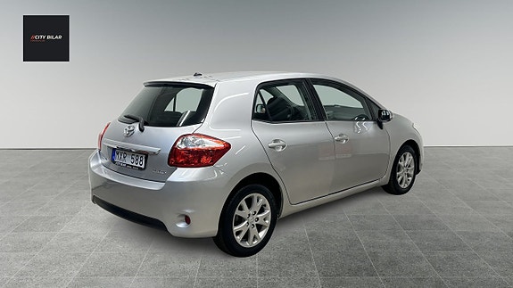 Toyota Auris 5 of 16