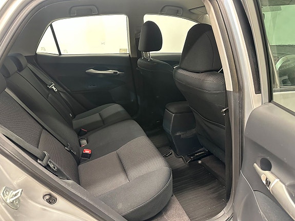 Toyota Auris 12 of 16