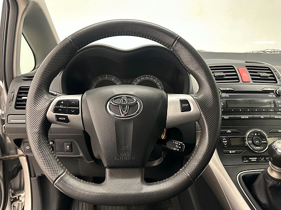 Toyota Auris 13 of 16