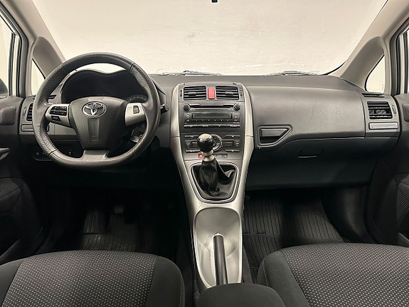 Toyota Auris 10 of 16