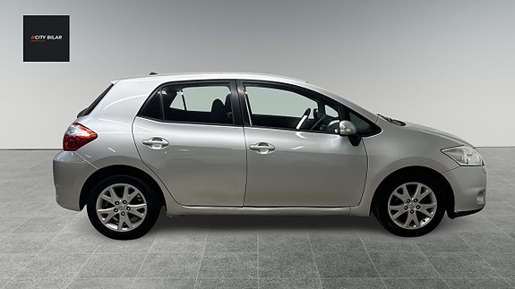 Toyota Auris 4 of 16