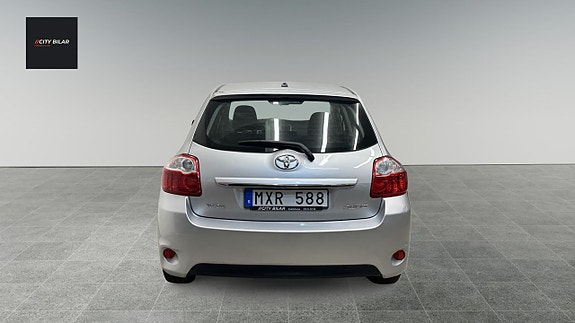 Toyota Auris 6 of 16