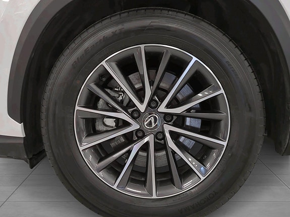 Lexus NX450h+ 16 of 20