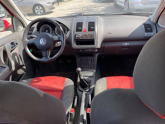 Volkswagen Polo 2 of 5