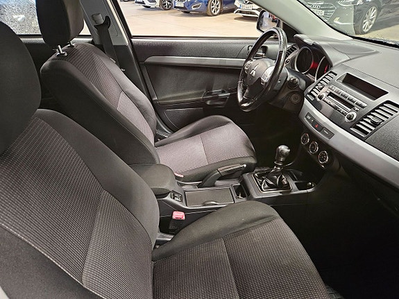 Mitsubishi Lancer 6 of 9