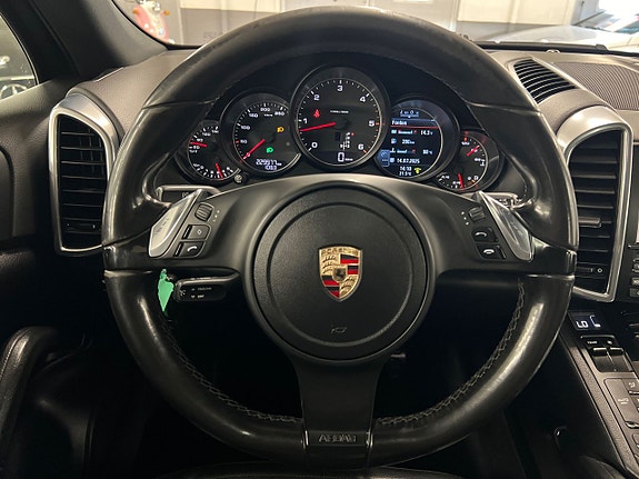 Porsche Cayenne 13 of 17