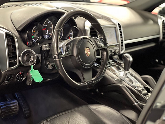 Porsche Cayenne 8 of 17