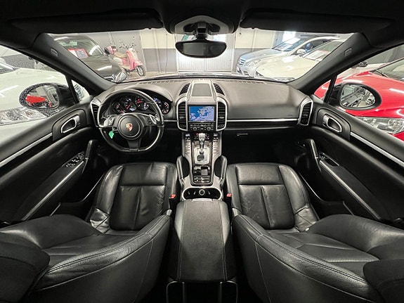 Porsche Cayenne 10 of 17