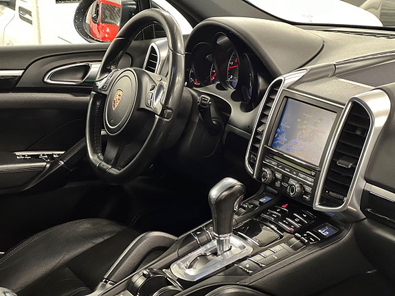 Porsche Cayenne 16 of 17