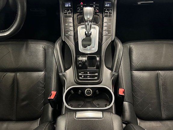 Porsche Cayenne 15 of 17