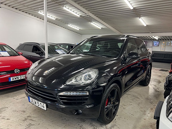 Porsche Cayenne 2 of 5