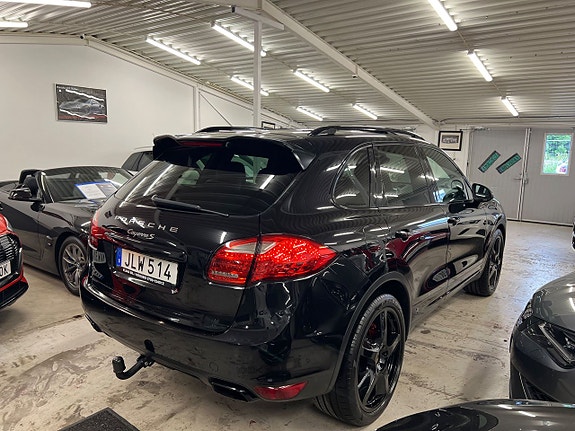 Porsche Cayenne 5 of 5
