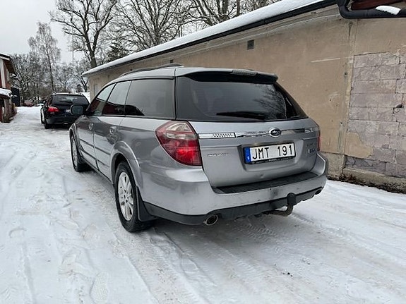 Subaru Outback 8 of 25