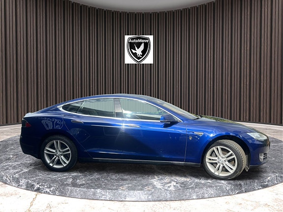 Tesla Model S 3 of 5