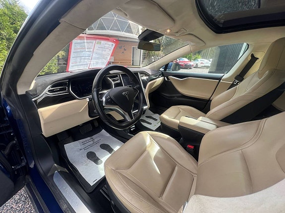 Tesla Model S 13 of 17