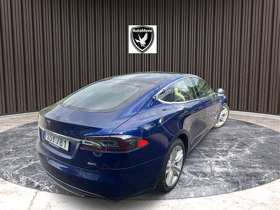 Tesla Model S 4 of 5