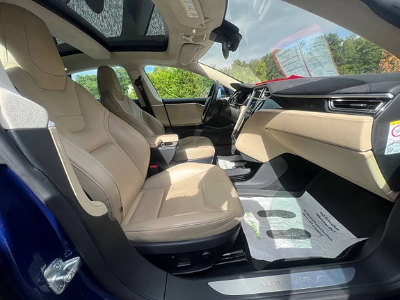 Tesla Model S 11 of 17