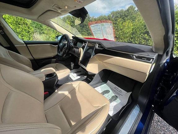Tesla Model S 12 of 17
