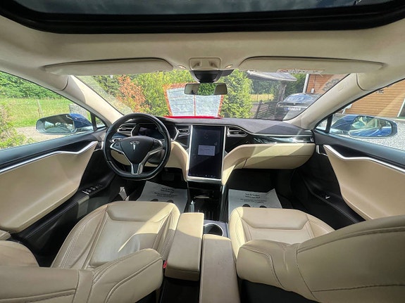Tesla Model S 10 of 17