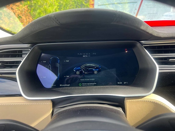 Tesla Model S 8 of 17