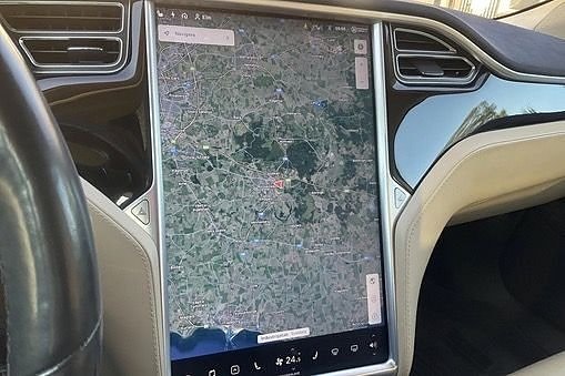 Tesla Model S 16 of 17