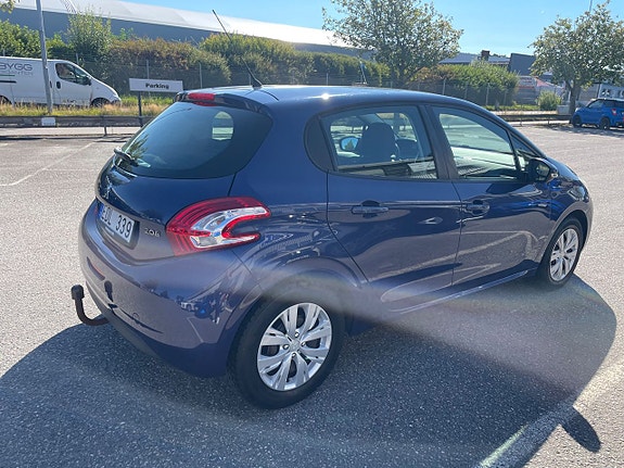 Peugeot 208 4 of 10
