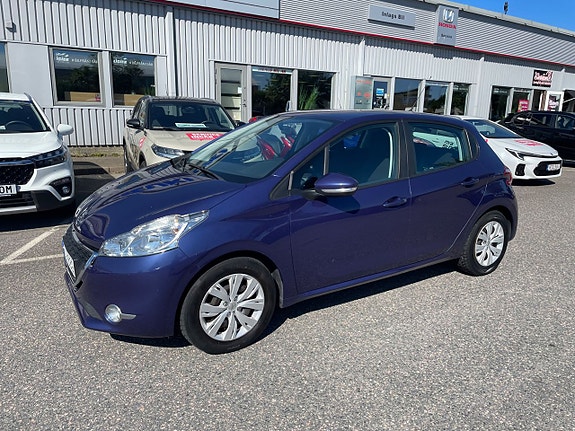 Peugeot 208 2 of 10