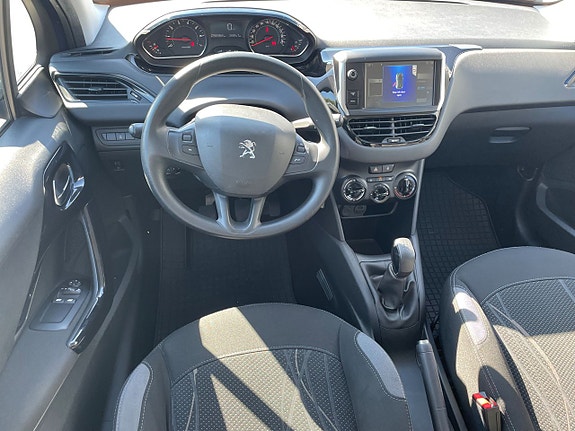 Peugeot 208 8 of 10