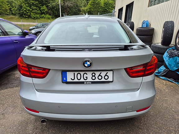 BMW 318 3 of 5