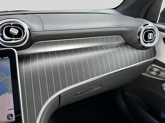 Mercedes-Benz GLC300 e 11 of 13