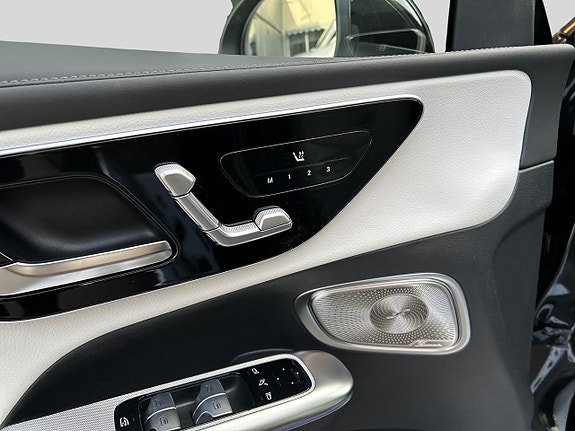 Mercedes-Benz GLC300 e 13 of 13