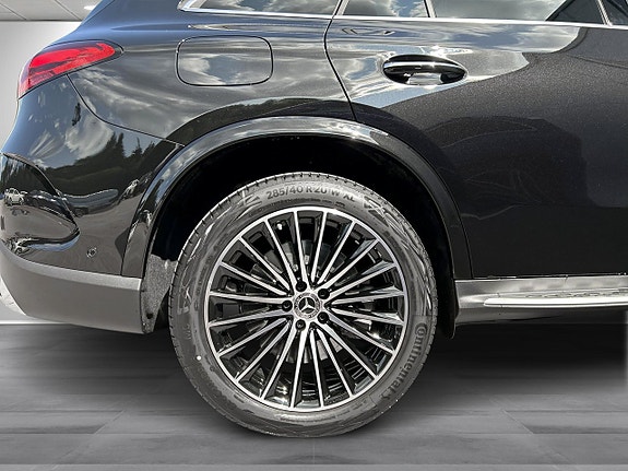 Mercedes-Benz GLC300 e 4 of 5