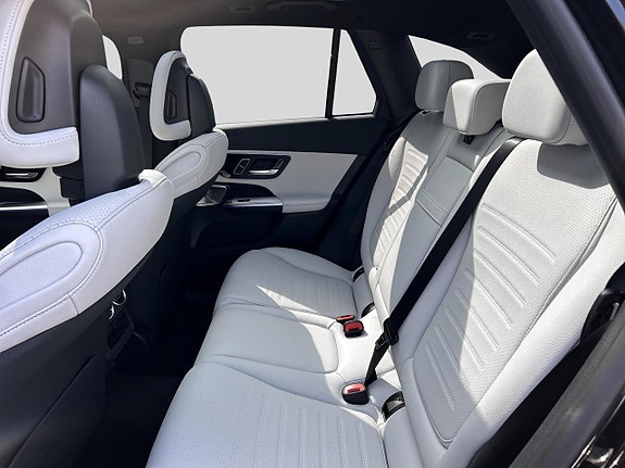 Mercedes-Benz GLC300 e 7 of 13