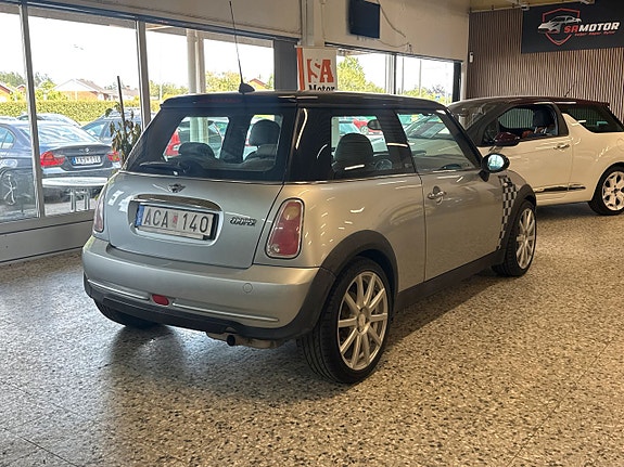 MINI Cooper 4 of 5