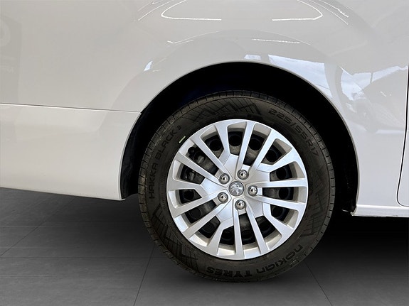 Peugeot e-Traveller 5 of 16