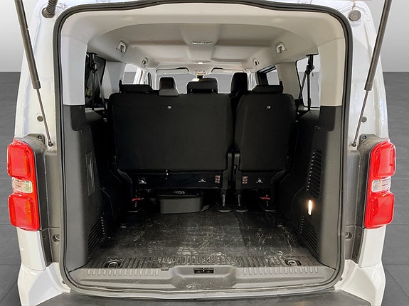 Peugeot e-Traveller 16 of 16