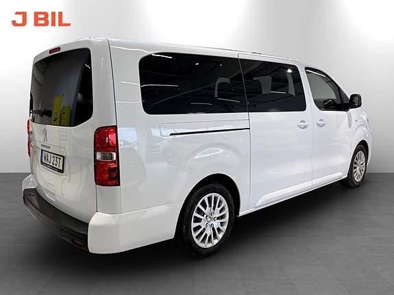 Peugeot e-Traveller 3 of 16