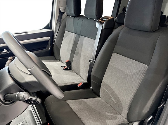 Peugeot e-Traveller 6 of 16