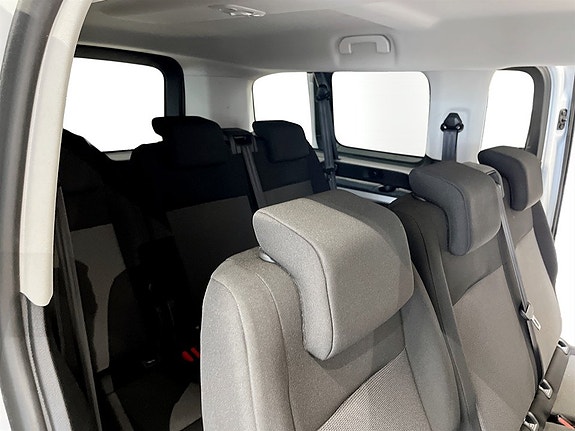 Peugeot e-Traveller 14 of 16