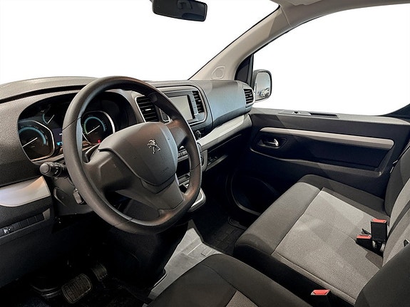Peugeot e-Traveller 7 of 16