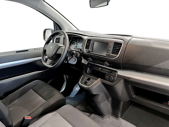 Peugeot e-Traveller 13 of 16