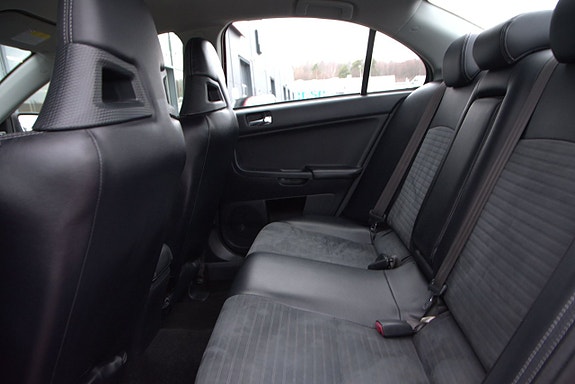 Mitsubishi Lancer 12 of 13